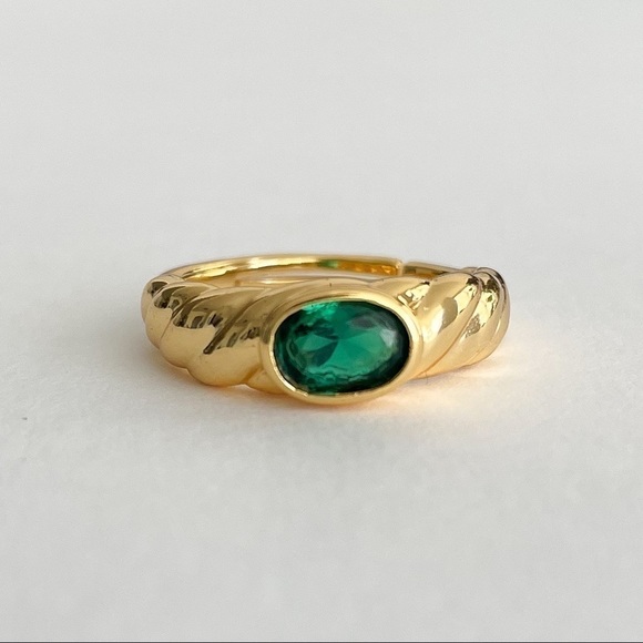 Emerald Signet Ring Gold Ring Emerald Ring - Picture 2 of 5